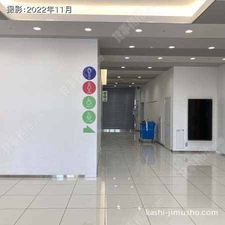 エレベーターホール前