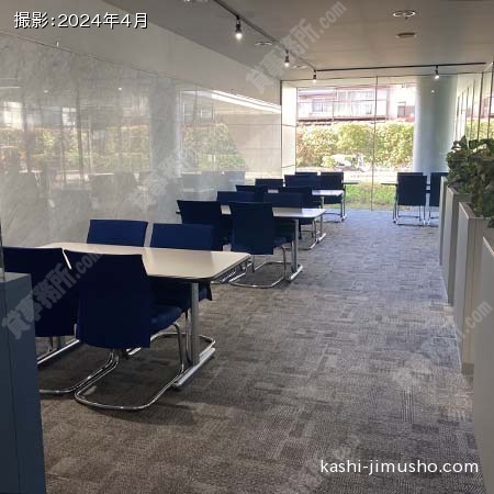 エントランス横ラウンジ
