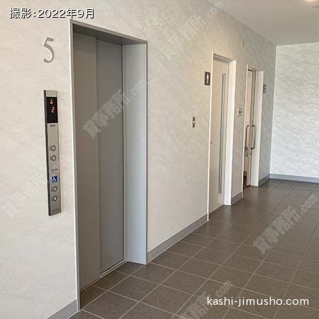 貸室階エレベーターホール