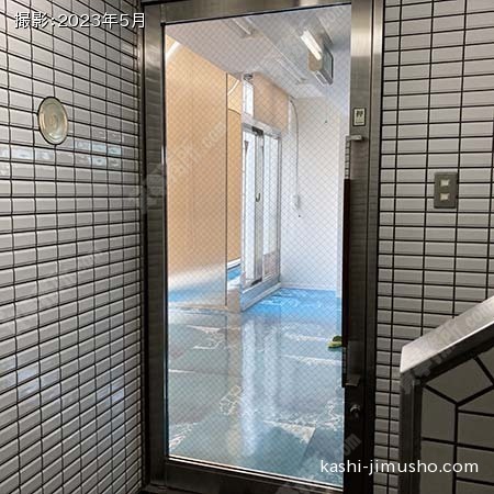 貸室入口