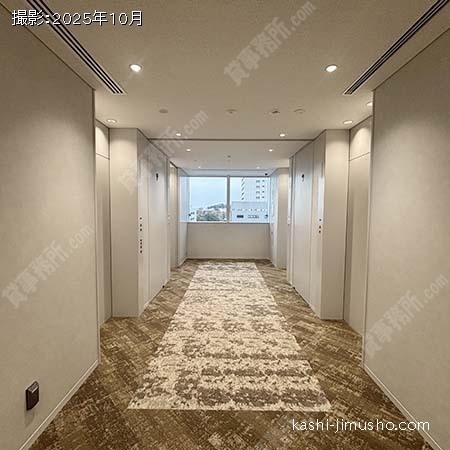 貸室階エレベーターホール