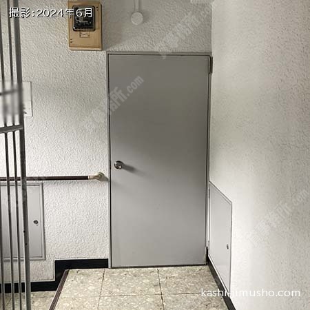 貸室入口(2階203号室)
