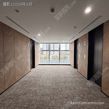 貸室階エレベーターホール
