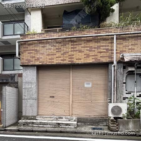 貸室入口(裏手側）