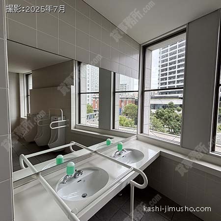 男性トイレ