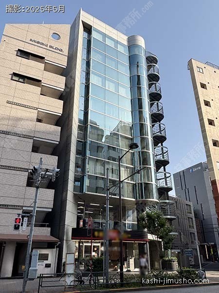 渡辺西新宿ビルの外観