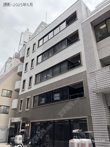 アソルティ西新宿ビルの外観