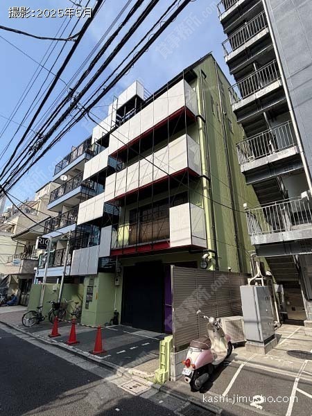 UIビルの外観