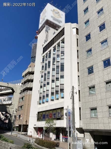 東興ビルの外観