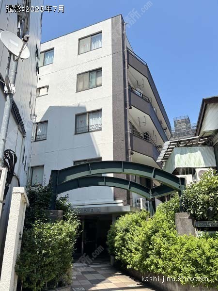 ゴム産業会館の外観