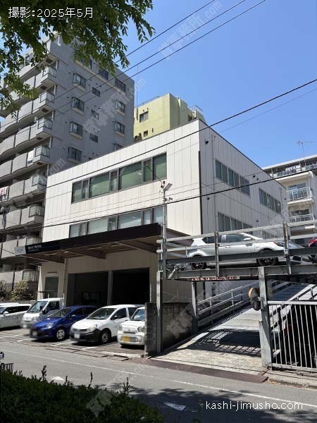地引ビルの外観
