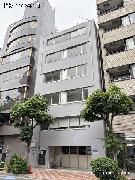 新富AZビルの外観