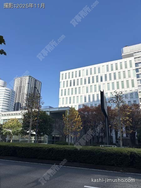 みなとみらい学園ビルの外観